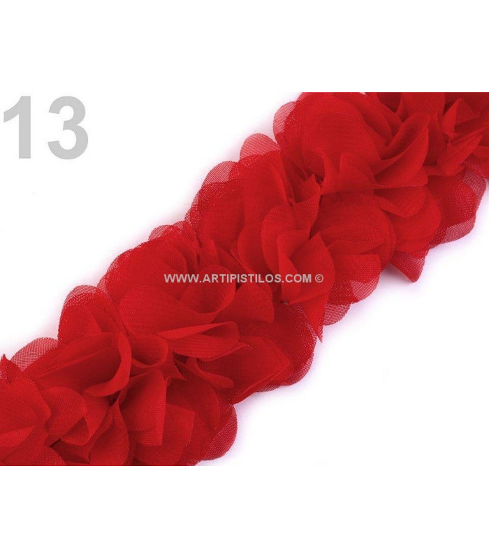 BANDE DE FLEURS EN TISSU COUSUES SUR FEUTRE.