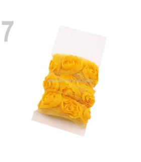 Bande de tulle avec roses. Largeur 20 mm