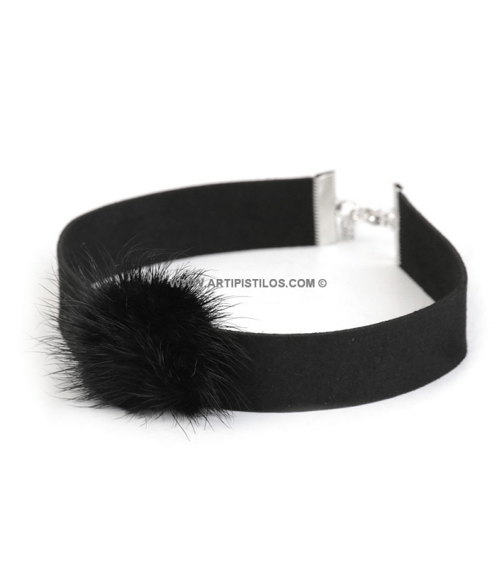 COLLIER A RAS DU COU