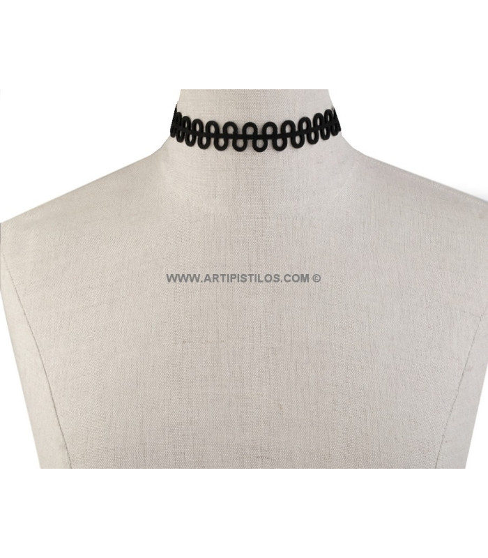 COLLIER A RAS DU COU