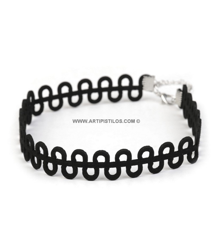 COLLIER A RAS DU COU