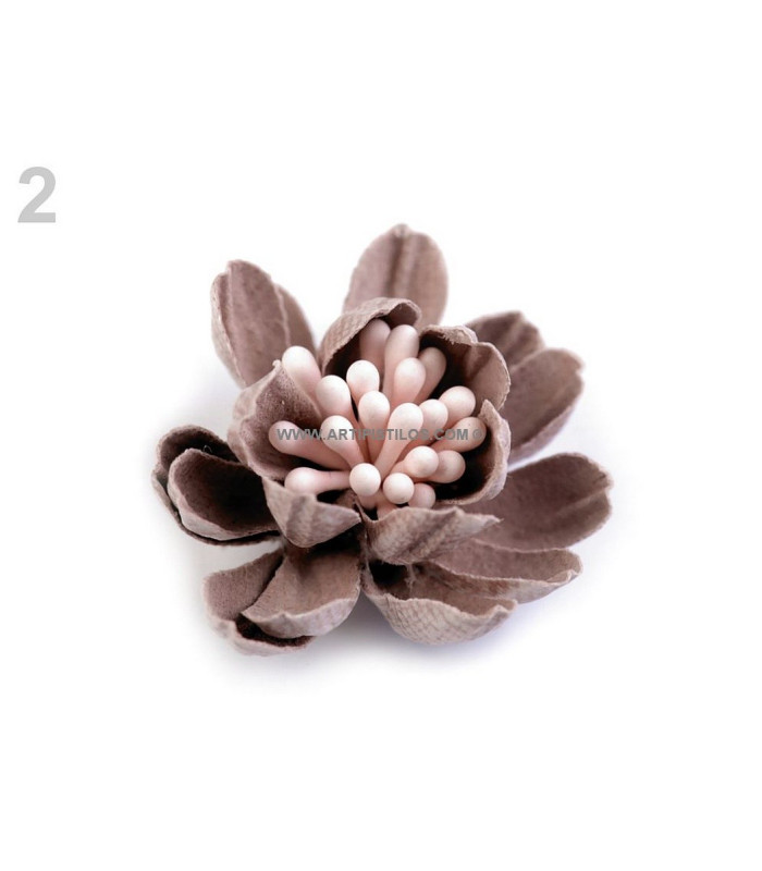 Fleur en tissu aux pistils