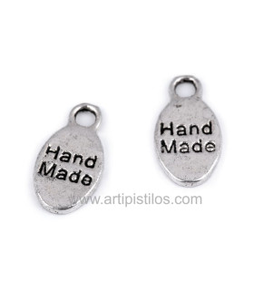 Colgante de metal "Hecho a mano"