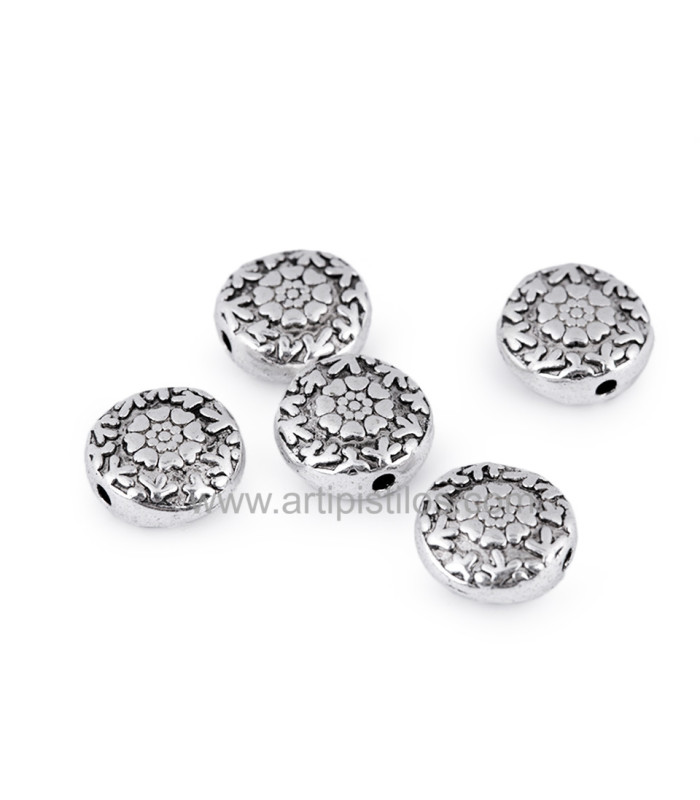 Ornement en métal avec des fleurs