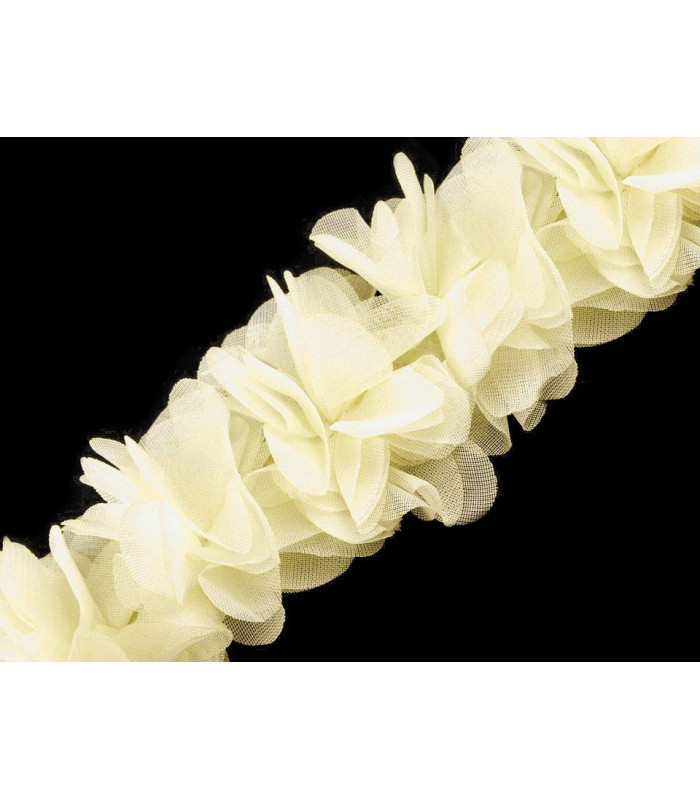 BANDE DE FLEURS EN TISSU COUSUES SUR FEUTRE.