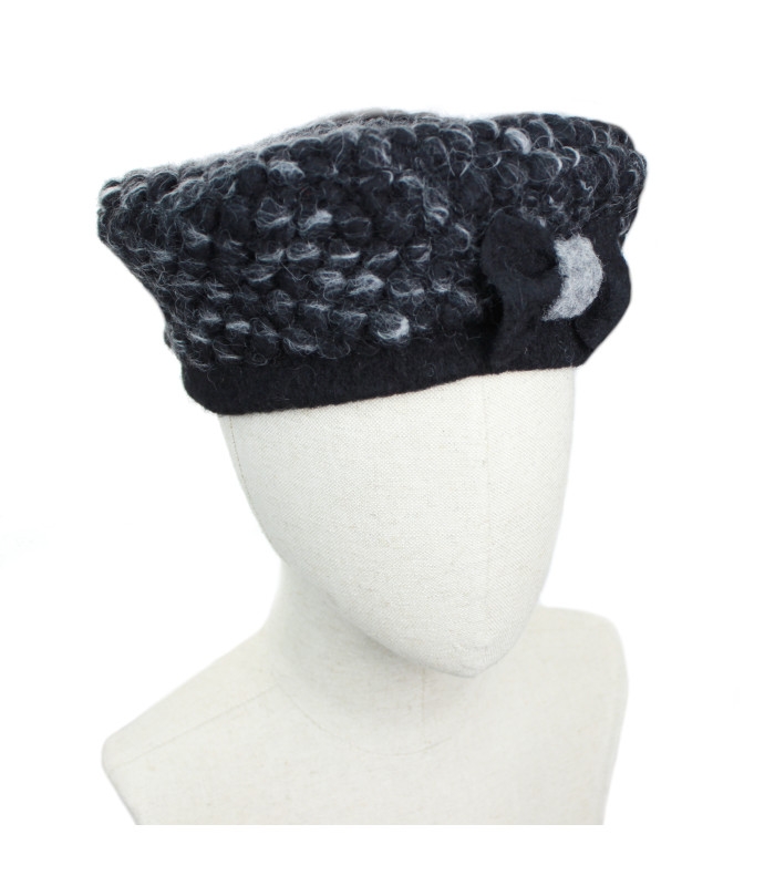 Béret de dame avec noeud