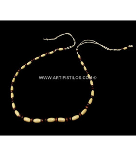 ORNEMENT POUR CHAPEAU FAIT AVEC PERLES DE BOIS