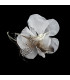 FLEUR EN ORGANZA AVEC PLUMES DE FAISAN ET DE GALLINE DE GUINEE