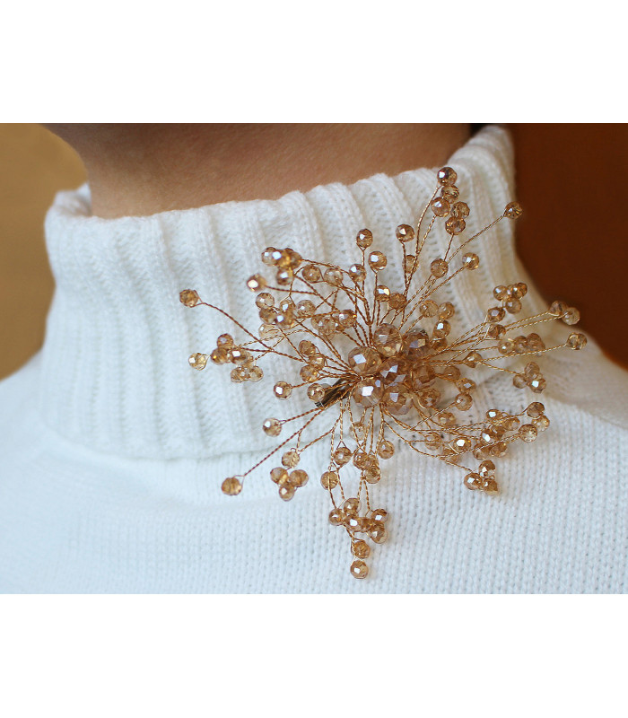 BROCHE ARTISANALE AVEC PERLES DE VERRE