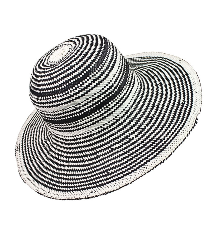 CAPELINE EN FIBRE DE PAPIER AVEC FINITION TRESSÉE