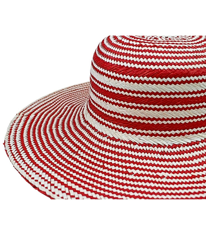 CAPELINE EN FIBRE DE PAPIER AVEC FINITION TRESSÉE