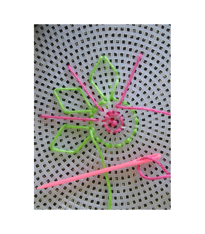 TOILE PLASTIQUE POUR TAPISSERIE – 42 X 60 CM