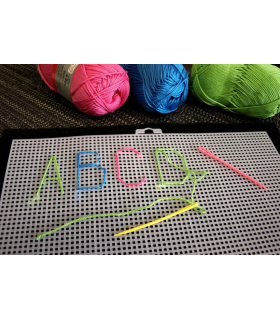 TOILE PLASTIQUE POUR TAPISSERIE – 42 X 60 CM