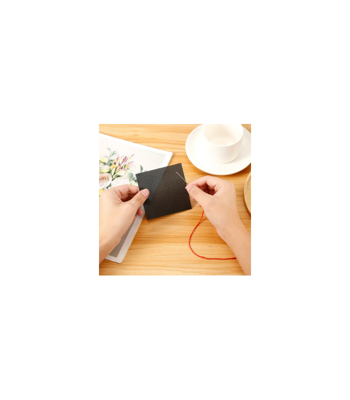 TOILE PLASTIQUE POUR POINT DE CROIX (10,8 X 10,8 CM)